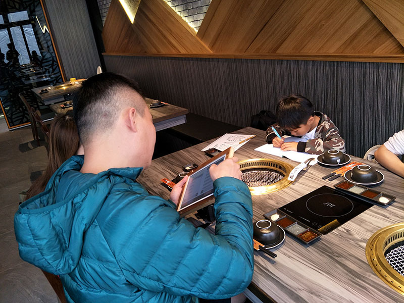 火山岩燒肉竹北旗艦店,貼心滿分服務/極盛牛豬勇士盤/松阪豬/梅花豬/霜降牛角切/PRIME肩夾板肉/哈根達斯/兒童友善餐廳