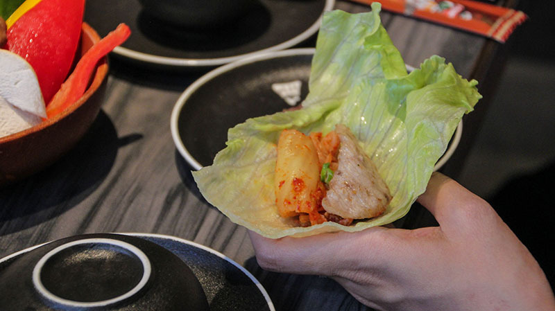 火山岩燒肉竹北旗艦店,貼心滿分服務/極盛牛豬勇士盤/松阪豬/梅花豬/霜降牛角切/PRIME肩夾板肉/哈根達斯/兒童友善餐廳