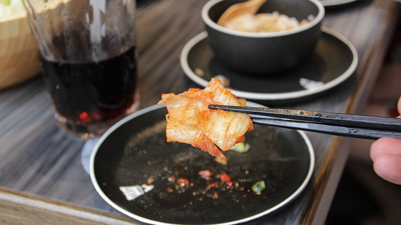 火山岩燒肉竹北旗艦店,貼心滿分服務/極盛牛豬勇士盤/松阪豬/梅花豬/霜降牛角切/PRIME肩夾板肉/哈根達斯/兒童友善餐廳