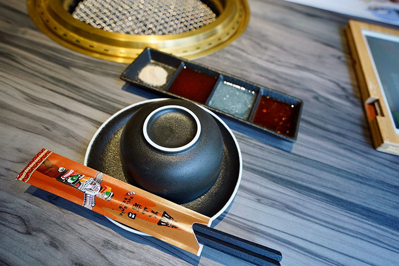 火山岩燒肉竹北旗艦店,貼心滿分服務/極盛牛豬勇士盤/松阪豬/梅花豬/霜降牛角切/PRIME肩夾板肉/哈根達斯/兒童友善餐廳