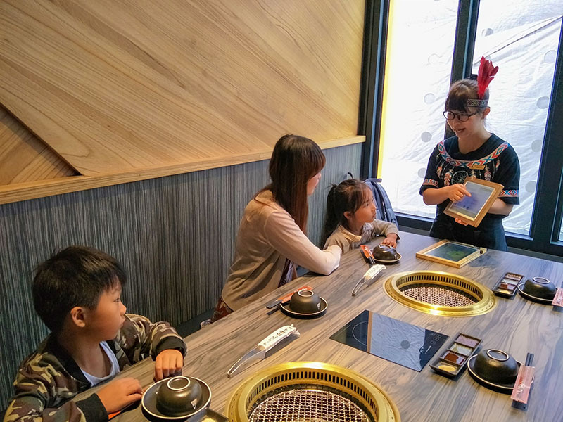 火山岩燒肉竹北旗艦店,貼心滿分服務/極盛牛豬勇士盤/松阪豬/梅花豬/霜降牛角切/PRIME肩夾板肉/哈根達斯/兒童友善餐廳