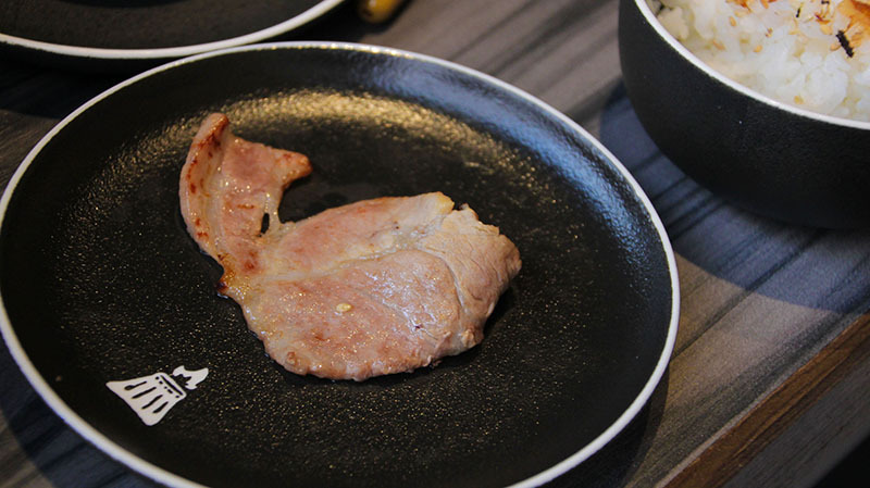 火山岩燒肉竹北旗艦店,貼心滿分服務/極盛牛豬勇士盤/松阪豬/梅花豬/霜降牛角切/PRIME肩夾板肉/哈根達斯/兒童友善餐廳