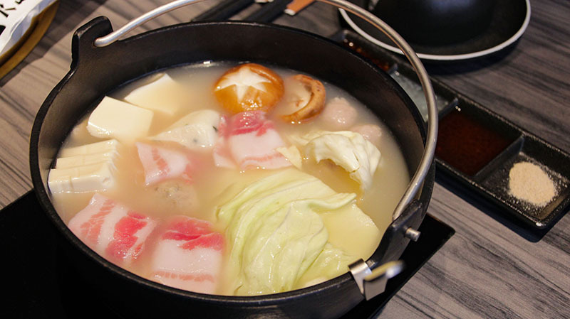 火山岩燒肉竹北旗艦店,貼心滿分服務/極盛牛豬勇士盤/松阪豬/梅花豬/霜降牛角切/PRIME肩夾板肉/哈根達斯/兒童友善餐廳