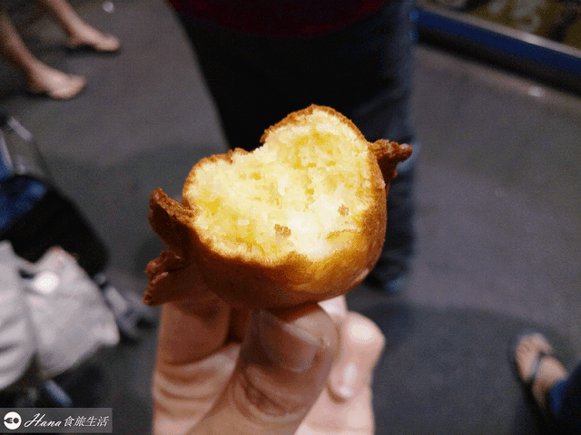 【台中南區】魚刺人雞蛋糕忠孝店 |  在地文青風點心 一份六粒不可混口味 乳酪鹹香好吃 價位有點小貴