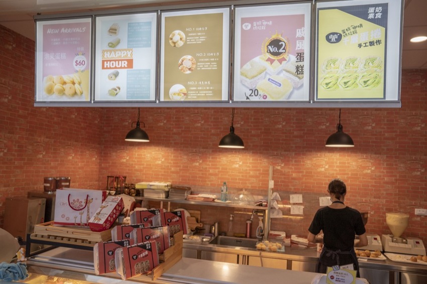 新竹甜點 豐 蛋糕咖啡烘焙館｜爆漿內餡泡芙搭配菠羅外殼 內用免費黑咖啡＝不想回家 · 算命的說我很愛吃