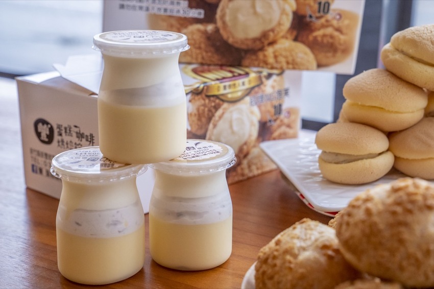 新竹甜點 豐 蛋糕咖啡烘焙館｜爆漿內餡泡芙搭配菠羅外殼 內用免費黑咖啡＝不想回家 · 算命的說我很愛吃