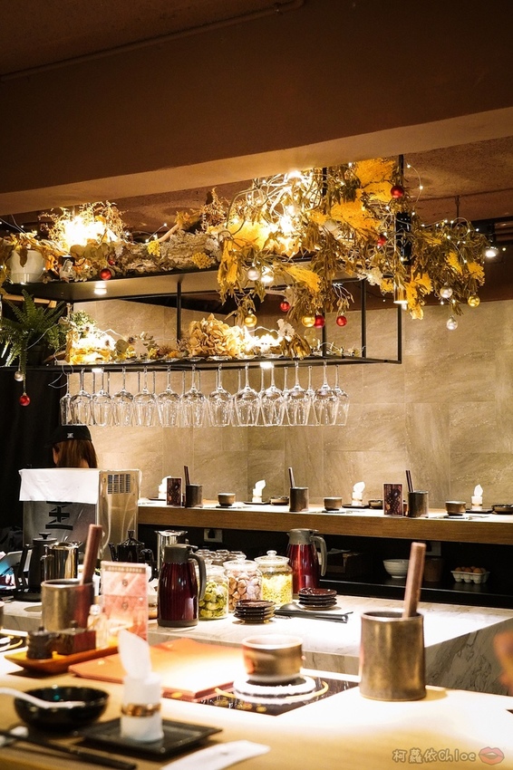 台北信義區 王鍋屋 - 酸白菜鍋專門店 昆布牛肉鍋登場!高端牛肉滿足饕客味蕾 經典海陸綜合必點帶皮黑毛豬五花3A.jpg