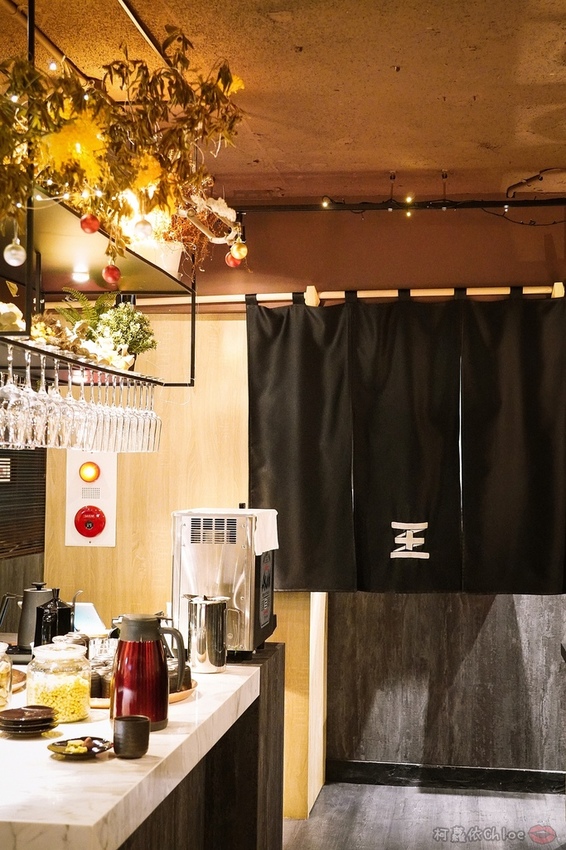 台北信義區 王鍋屋 - 酸白菜鍋專門店 昆布牛肉鍋登場!高端牛肉滿足饕客味蕾 經典海陸綜合必點帶皮黑毛豬五花5.jpg