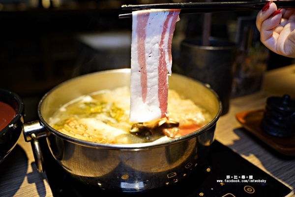 王鍋屋-酸白菜鍋專門店 Shabu Ong:王鍋屋 - 酸白菜鍋專門店 Shabu Ong 顛覆傳統混血京都風味酸菜白肉鍋 天然酸香湧上舌尖 甘甜滋味讓人大呼過癮!