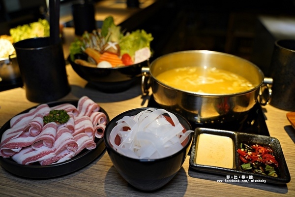 王鍋屋-酸白菜鍋專門店 Shabu Ong:王鍋屋 - 酸白菜鍋專門店 Shabu Ong 顛覆傳統混血京都風味酸菜白肉鍋 天然酸香湧上舌尖 甘甜滋味讓人大呼過癮!