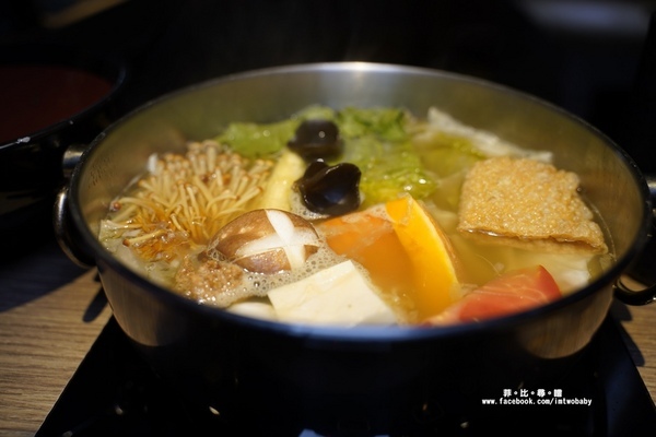 王鍋屋-酸白菜鍋專門店 Shabu Ong:王鍋屋 - 酸白菜鍋專門店 Shabu Ong 顛覆傳統混血京都風味酸菜白肉鍋 天然酸香湧上舌尖 甘甜滋味讓人大呼過癮!