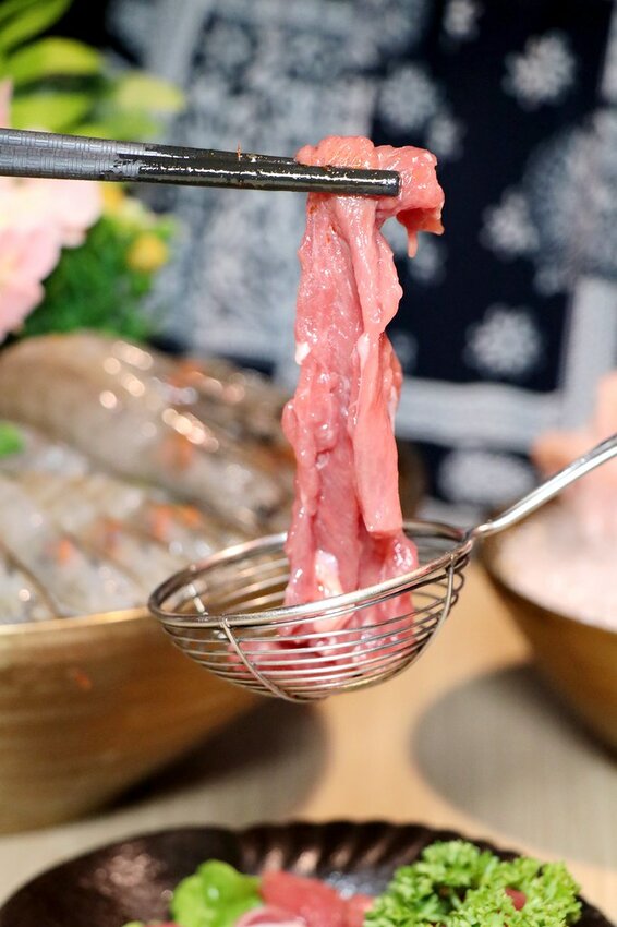 壽星幾歲就送幾隻蝦,這時候只好出賣阿嬤了~