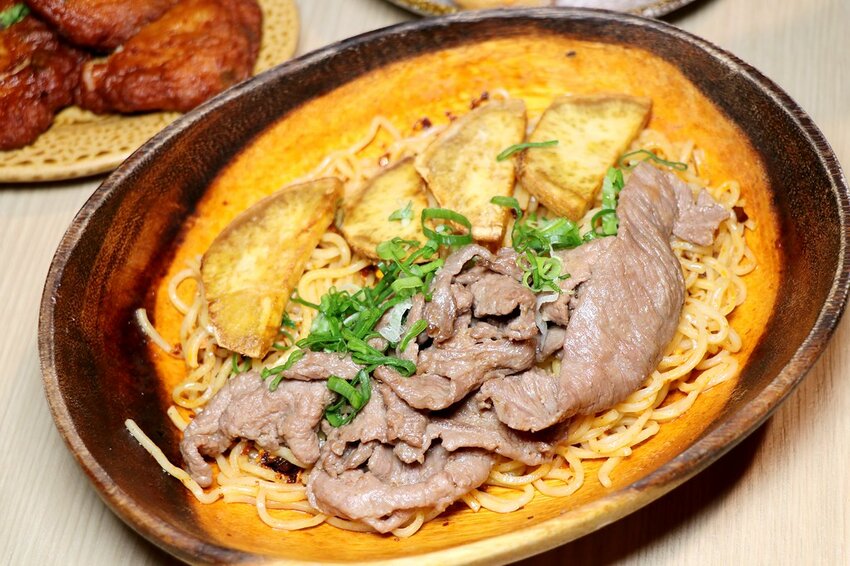 壽星幾歲就送幾隻蝦,這時候只好出賣阿嬤了~