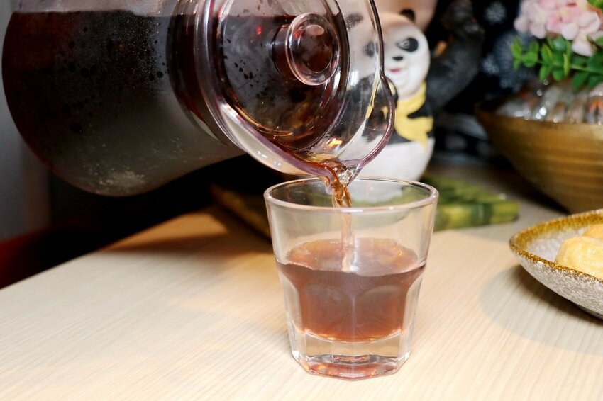 壽星幾歲就送幾隻蝦,這時候只好出賣阿嬤了~