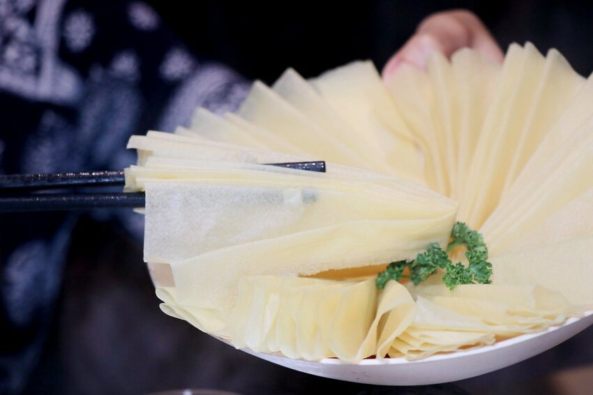 壽星幾歲就送幾隻蝦,這時候只好出賣阿嬤了~