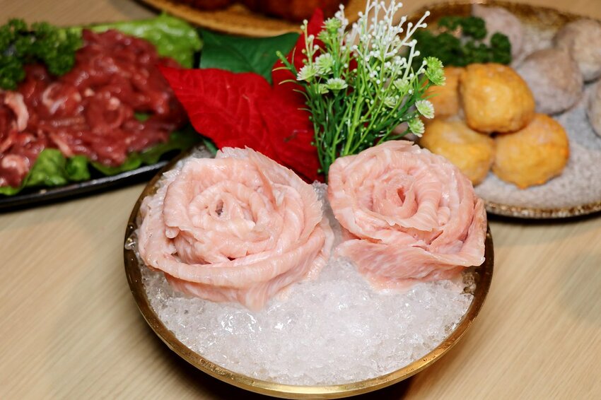 壽星幾歲就送幾隻蝦,這時候只好出賣阿嬤了~