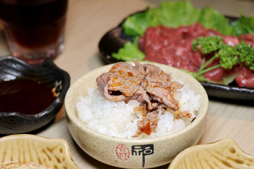 壽星幾歲就送幾隻蝦,這時候只好出賣阿嬤了~