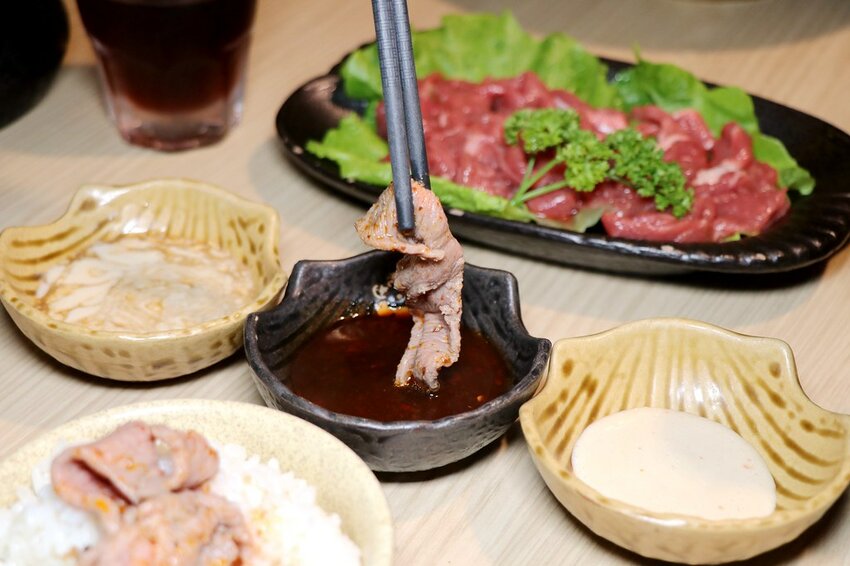 壽星幾歲就送幾隻蝦,這時候只好出賣阿嬤了~