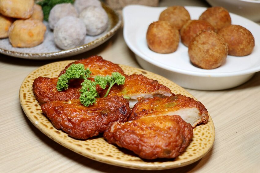 壽星幾歲就送幾隻蝦,這時候只好出賣阿嬤了~