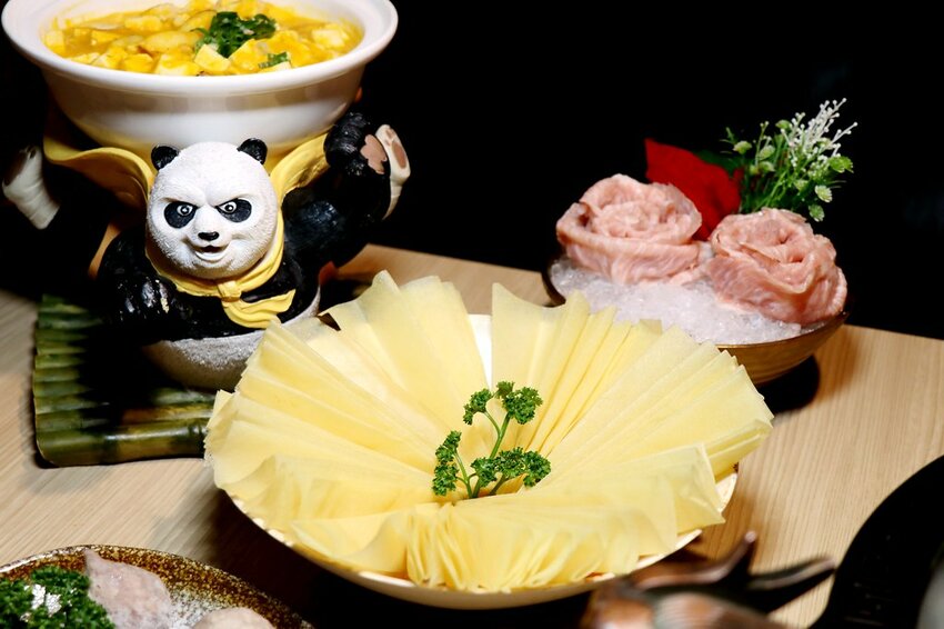 壽星幾歲就送幾隻蝦,這時候只好出賣阿嬤了~