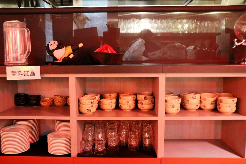 壽星幾歲就送幾隻蝦,這時候只好出賣阿嬤了~