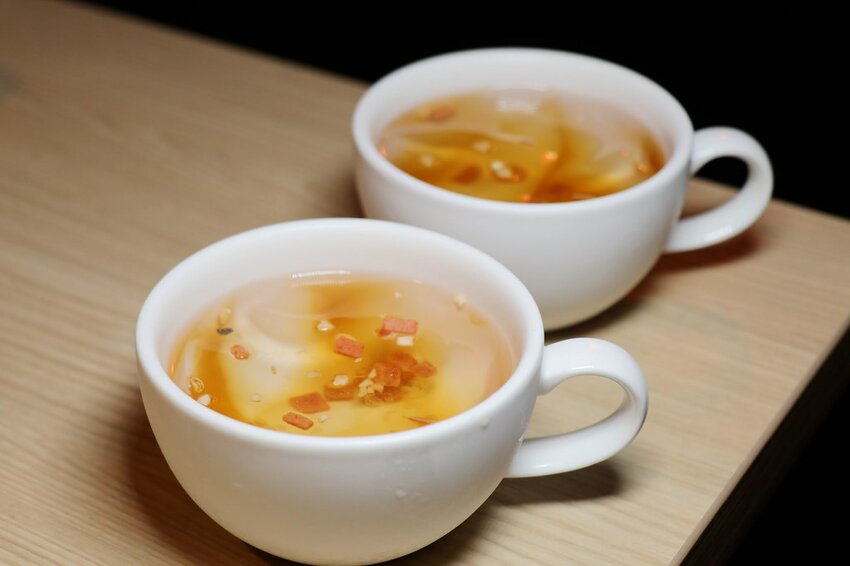 壽星幾歲就送幾隻蝦,這時候只好出賣阿嬤了~