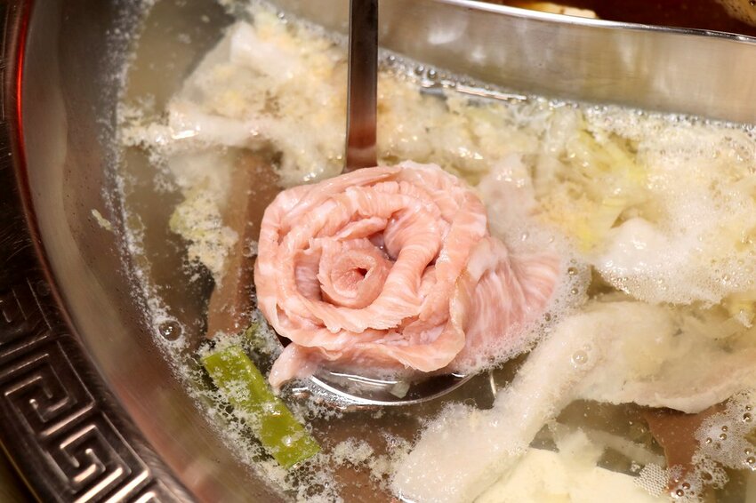 壽星幾歲就送幾隻蝦,這時候只好出賣阿嬤了~