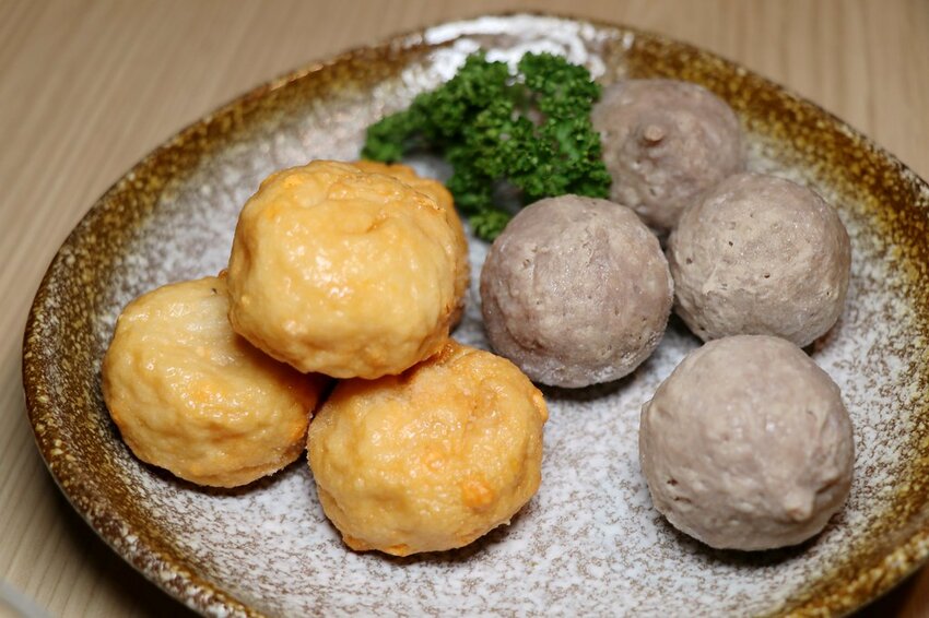 壽星幾歲就送幾隻蝦,這時候只好出賣阿嬤了~