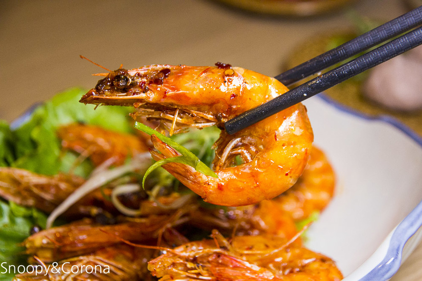 【東湖美食】捷運葫洲站麻辣火鍋／四川龍府～椒香迷人的麻辣鍋、道地夠味的四川料理，溫體牛肉鮮嫩多汁還買1送1
