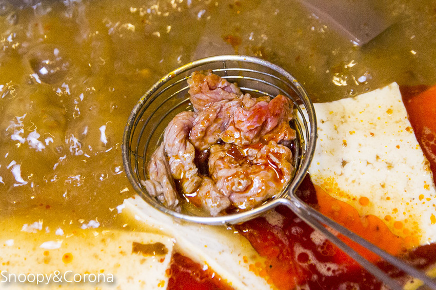 【東湖美食】捷運葫洲站麻辣火鍋／四川龍府～椒香迷人的麻辣鍋、道地夠味的四川料理，溫體牛肉鮮嫩多汁還買1送1