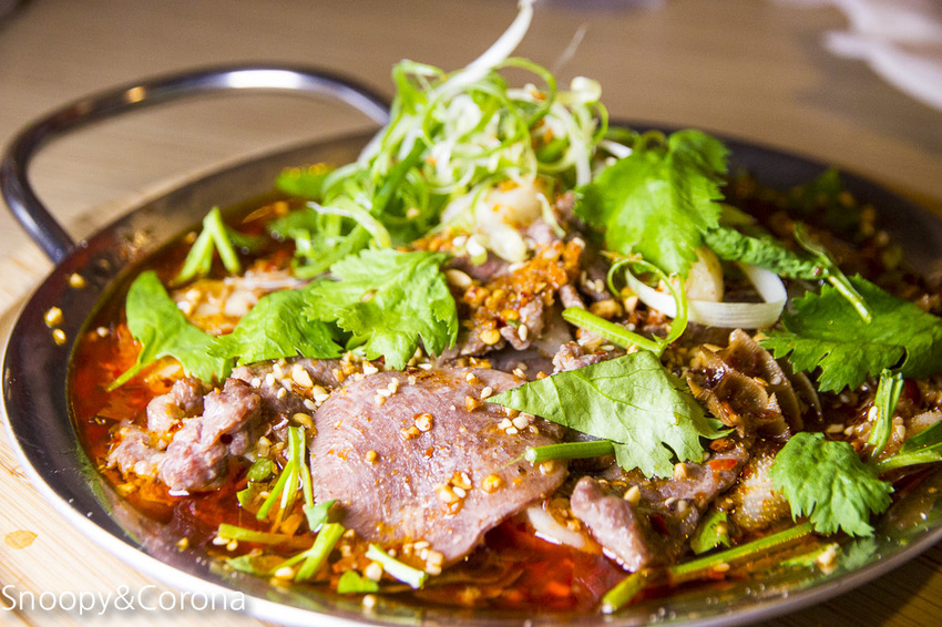 【東湖美食】捷運葫洲站麻辣火鍋／四川龍府～椒香迷人的麻辣鍋、道地夠味的四川料理，溫體牛肉鮮嫩多汁還買1送1