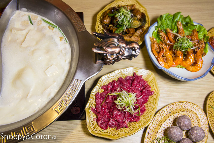 【東湖美食】捷運葫洲站麻辣火鍋／四川龍府～椒香迷人的麻辣鍋、道地夠味的四川料理，溫體牛肉鮮嫩多汁還買1送1