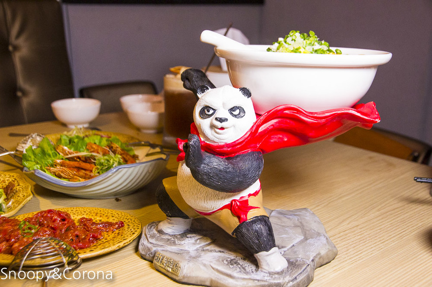 【東湖美食】捷運葫洲站麻辣火鍋／四川龍府～椒香迷人的麻辣鍋、道地夠味的四川料理，溫體牛肉鮮嫩多汁還買1送1