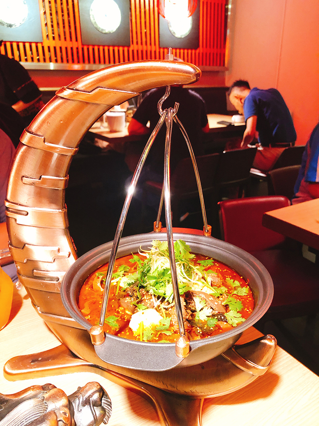 四川龍府,內湖美食,,川老爺,四川龍府個人鍋,四川龍府菜單,內湖麻辣牛肉麵,四川龍府麻辣牛肉麵,麻辣鴨血,四川龍府熱炒,內湖熱炒推薦,葫州站聚餐推薦