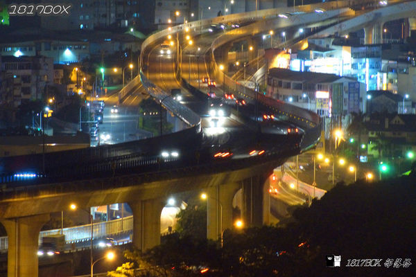 【台中。沙鹿】好攝族拍照秘境。黃昏夕照。千萬夜景。夜曝S形車軌。遠眺都會夜景