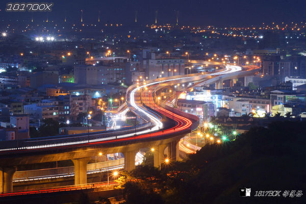 【台中。沙鹿】好攝族拍照秘境。黃昏夕照。千萬夜景。夜曝S形車軌。遠眺都會夜景