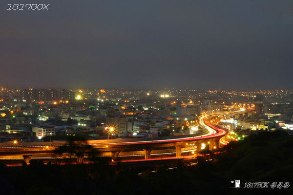 【台中。沙鹿】好攝族拍照秘境。黃昏夕照。千萬夜景。夜曝S形車軌。遠眺都會夜景