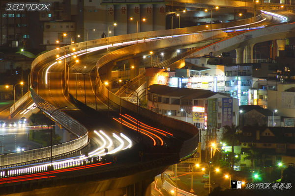 【台中。沙鹿】好攝族拍照秘境。黃昏夕照。千萬夜景。夜曝S形車軌。遠眺都會夜景