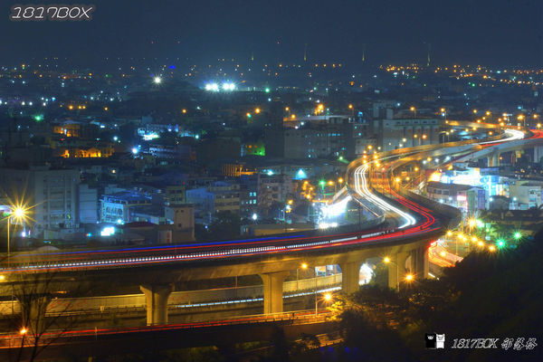 【台中。沙鹿】好攝族拍照秘境。黃昏夕照。千萬夜景。夜曝S形車軌。遠眺都會夜景