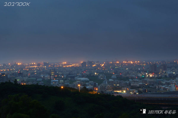 【台中。沙鹿】好攝族拍照秘境。黃昏夕照。千萬夜景。夜曝S形車軌。遠眺都會夜景