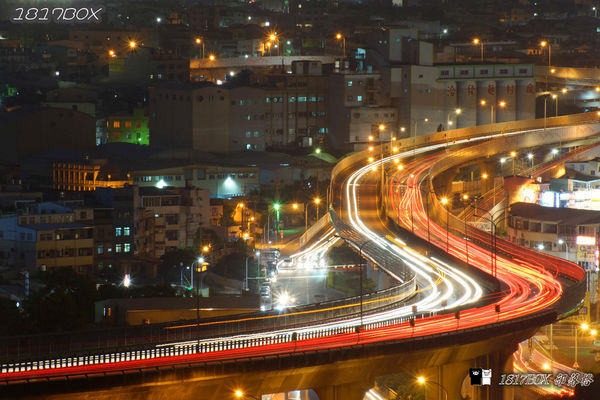 【台中。沙鹿】好攝族拍照秘境。黃昏夕照。千萬夜景。夜曝S形車軌。遠眺都會夜景