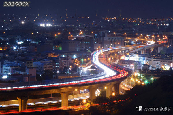 【台中。沙鹿】好攝族拍照秘境。黃昏夕照。千萬夜景。夜曝S形車軌。遠眺都會夜景
