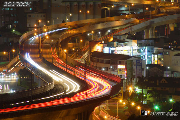 【台中。沙鹿】好攝族拍照秘境。黃昏夕照。千萬夜景。夜曝S形車軌。遠眺都會夜景