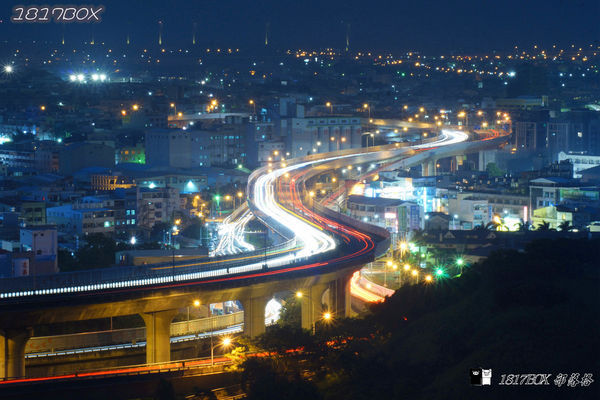 【台中。沙鹿】好攝族拍照秘境。黃昏夕照。千萬夜景。夜曝S形車軌。遠眺都會夜景