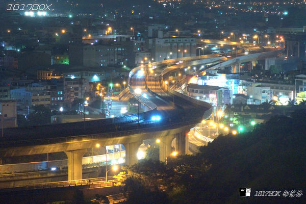 【台中。沙鹿】好攝族拍照秘境。黃昏夕照。千萬夜景。夜曝S形車軌。遠眺都會夜景