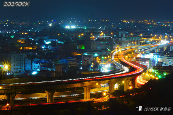 【台中。沙鹿】好攝族拍照秘境。黃昏夕照。千萬夜景。夜曝S形車軌。遠眺都會夜景