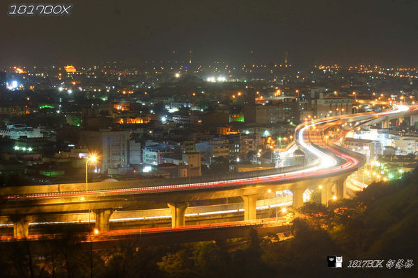【台中。沙鹿】好攝族拍照秘境。黃昏夕照。千萬夜景。夜曝S形車軌。遠眺都會夜景