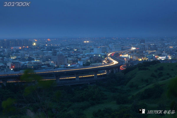 【台中。沙鹿】好攝族拍照秘境。黃昏夕照。千萬夜景。夜曝S形車軌。遠眺都會夜景