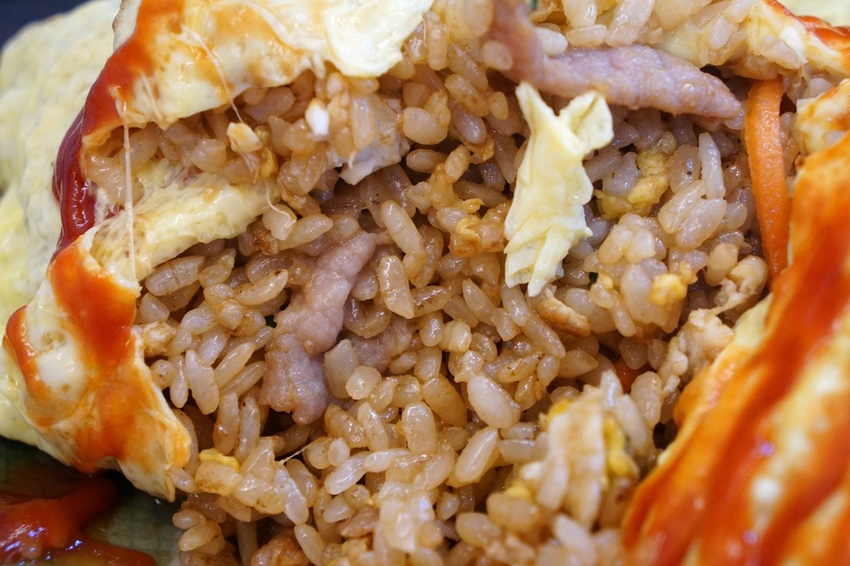 牛肉炒飯加蛋包