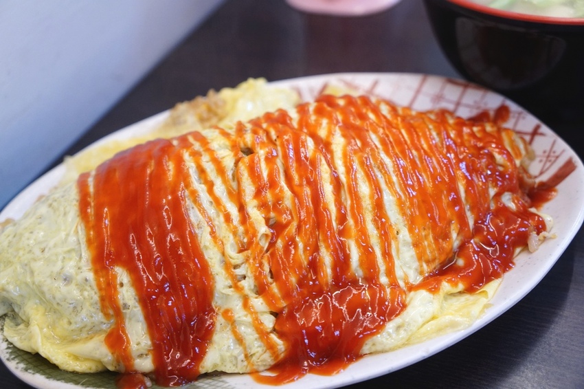 牛肉炒飯加蛋包